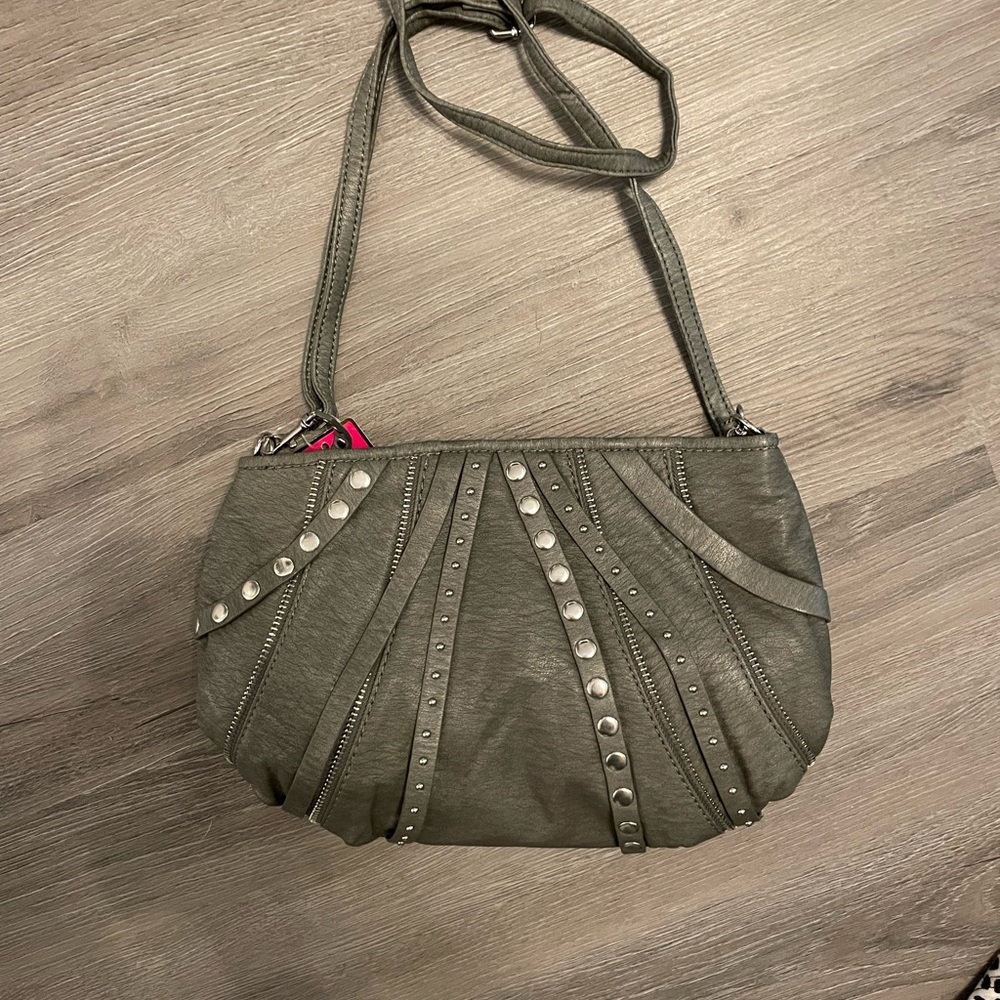 NWT GRAY PURSE by Candies